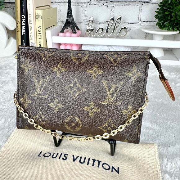 Louis Vuitton Handbags - Louis Vuitton Monogram Cosmetic Pouch 15 Wristlet Clutch